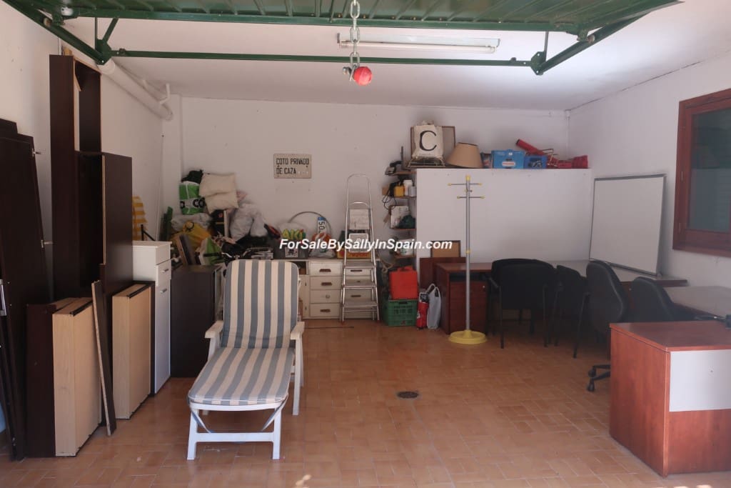 5 bedroom Villa for sale in Alzira with pool garage - € 649,000 (Ref: 5659271)