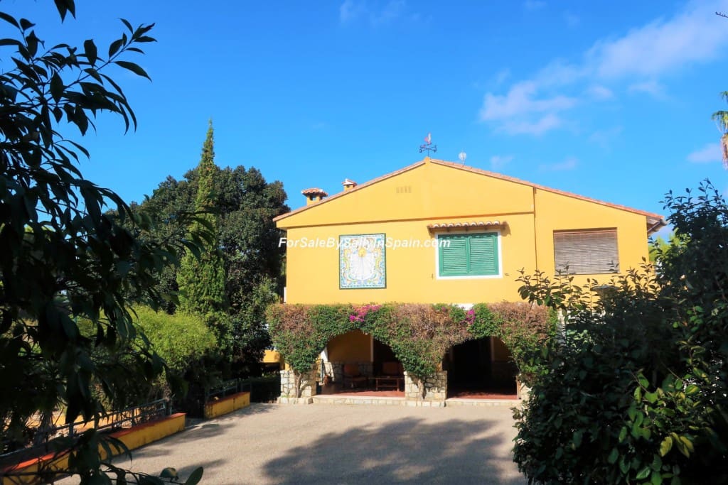 5 bedroom Villa for sale in Alzira with pool garage - € 649,000 (Ref: 5659271)