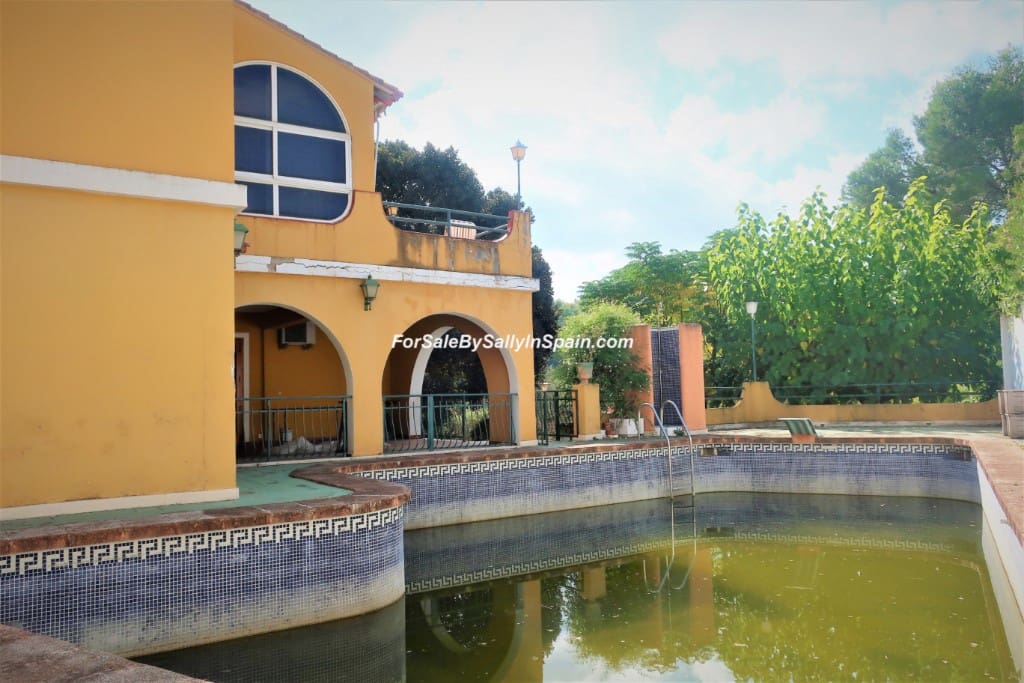5 bedroom Villa for sale in Alzira with pool garage - € 649,000 (Ref: 5659271)