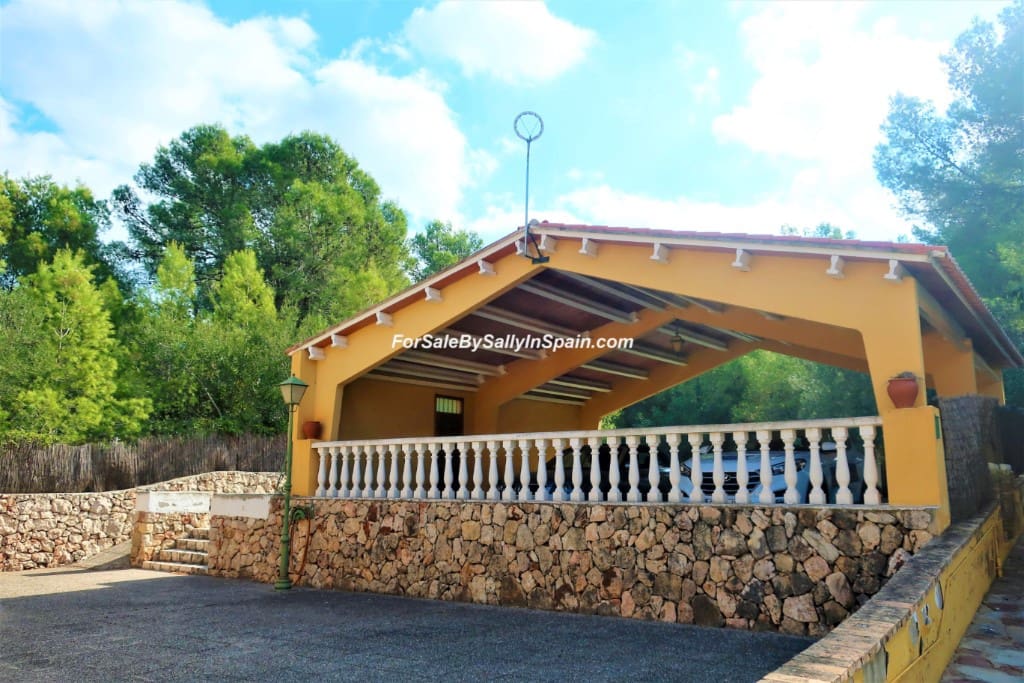 5 bedroom Villa for sale in Alzira with pool garage - € 649,000 (Ref: 5659271)