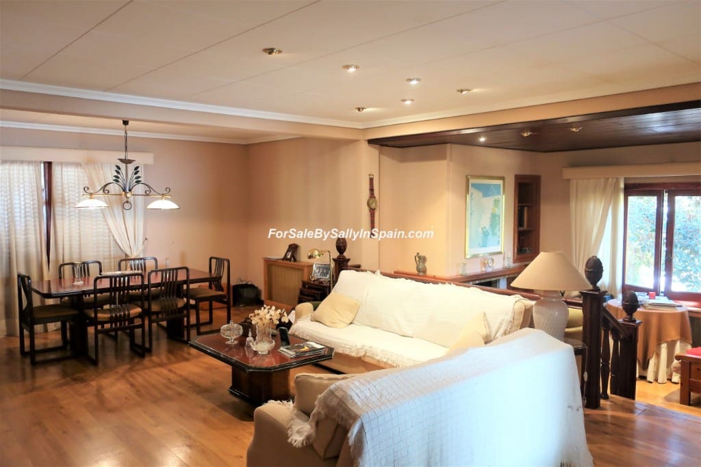 5 bedroom Villa for sale in Alzira with pool garage - € 649,000 (Ref: 5659271)