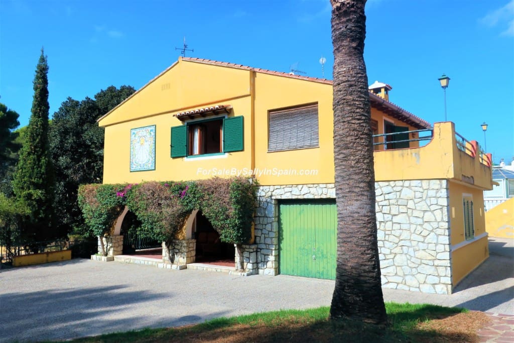 5 bedroom Villa for sale in Alzira with pool garage - € 649,000 (Ref: 5659271)