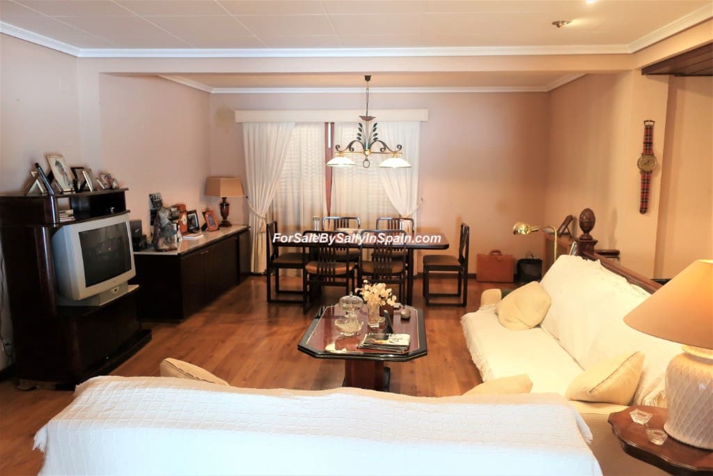 5 bedroom Villa for sale in Alzira with pool garage - € 649,000 (Ref: 5659271)