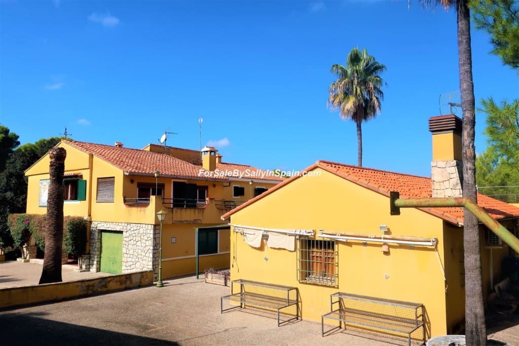 5 bedroom Villa for sale in Alzira with pool garage - € 649,000 (Ref: 5659271)