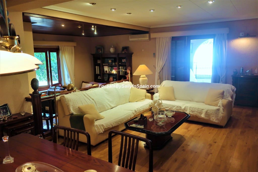 5 bedroom Villa for sale in Alzira with pool garage - € 649,000 (Ref: 5659271)