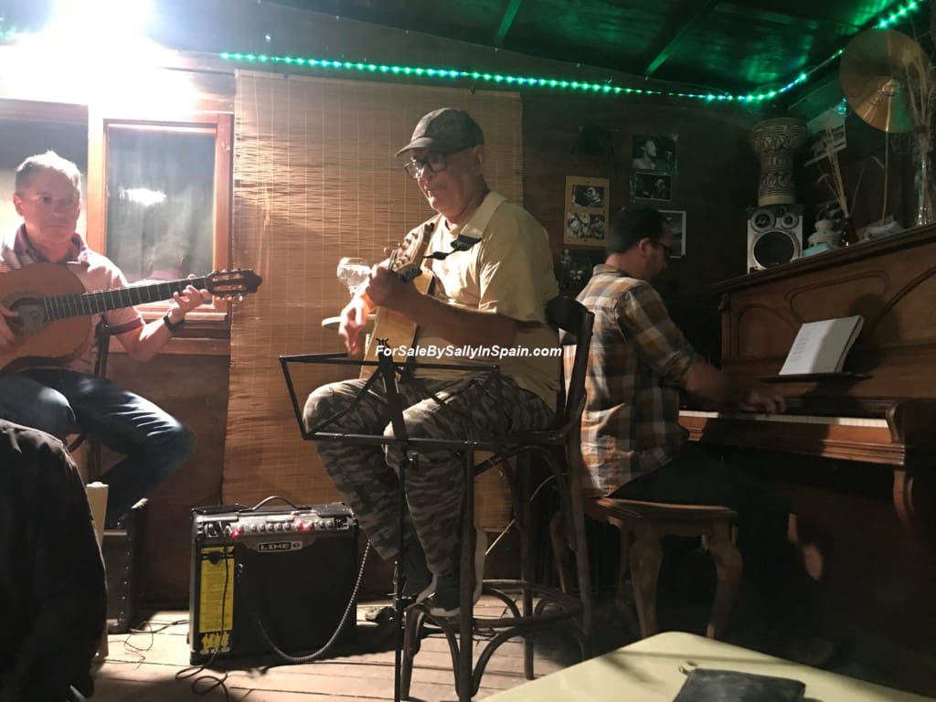 22 soveværelse Villa til salg i Orea - € 550.000 (Ref: 5884001)