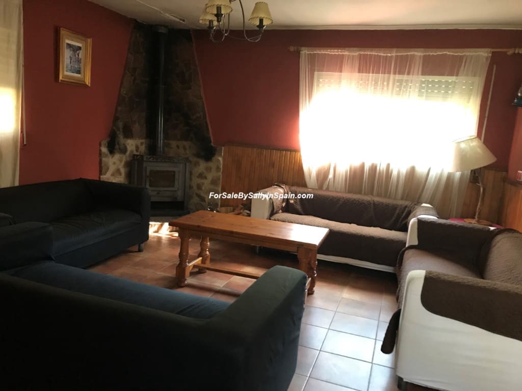 22 soveværelse Villa til salg i Orea - € 550.000 (Ref: 5884001)