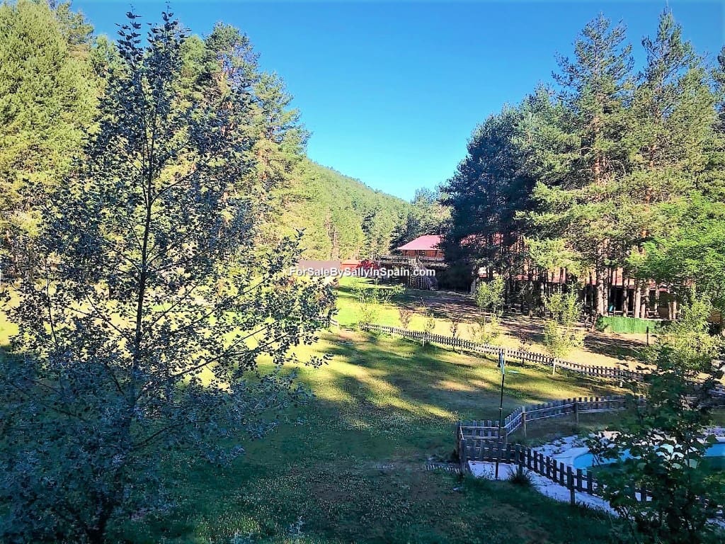 22 soveværelse Villa til salg i Orea - € 550.000 (Ref: 5884001)