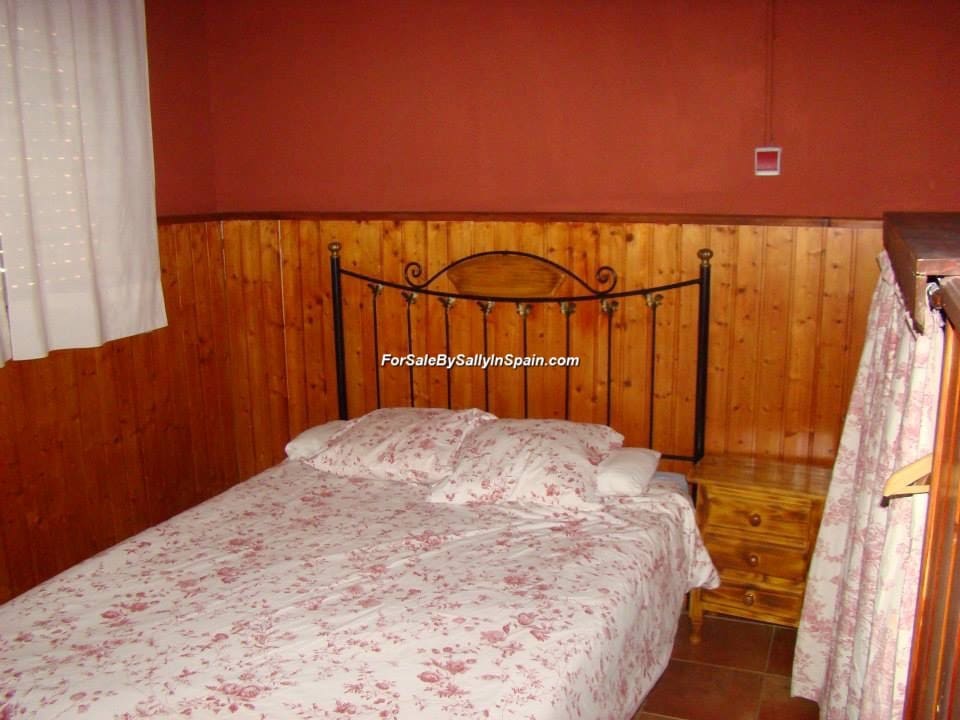 22 soveværelse Villa til salg i Orea - € 550.000 (Ref: 5884001)