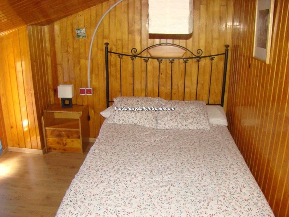 22 soveværelse Villa til salg i Orea - € 550.000 (Ref: 5884001)