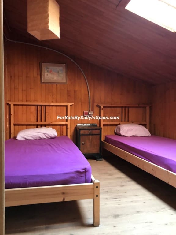 22 soveværelse Villa til salg i Orea - € 550.000 (Ref: 5884001)