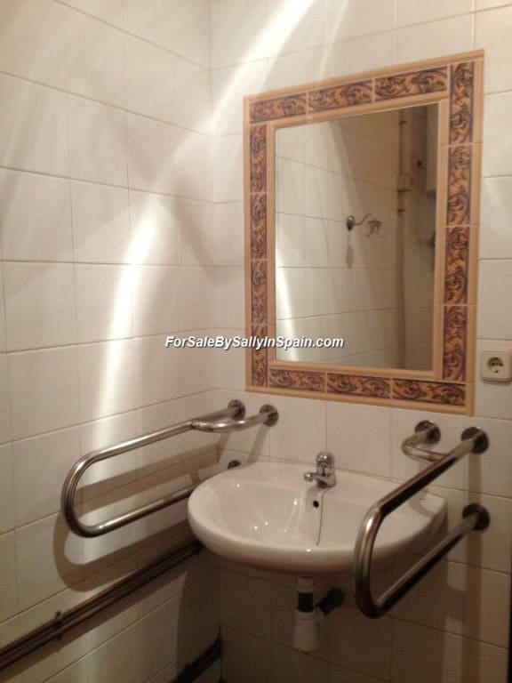 22 soveværelse Villa til salg i Orea - € 550.000 (Ref: 5884001)