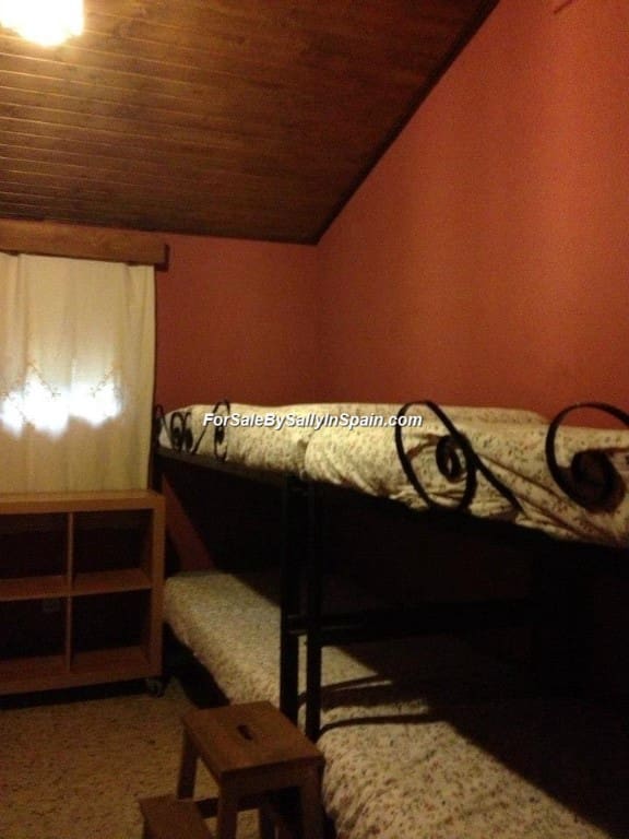 22 soveværelse Villa til salg i Orea - € 550.000 (Ref: 5884001)