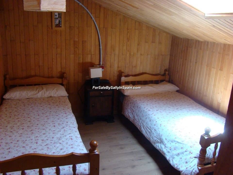 22 soveværelse Villa til salg i Orea - € 550.000 (Ref: 5884001)