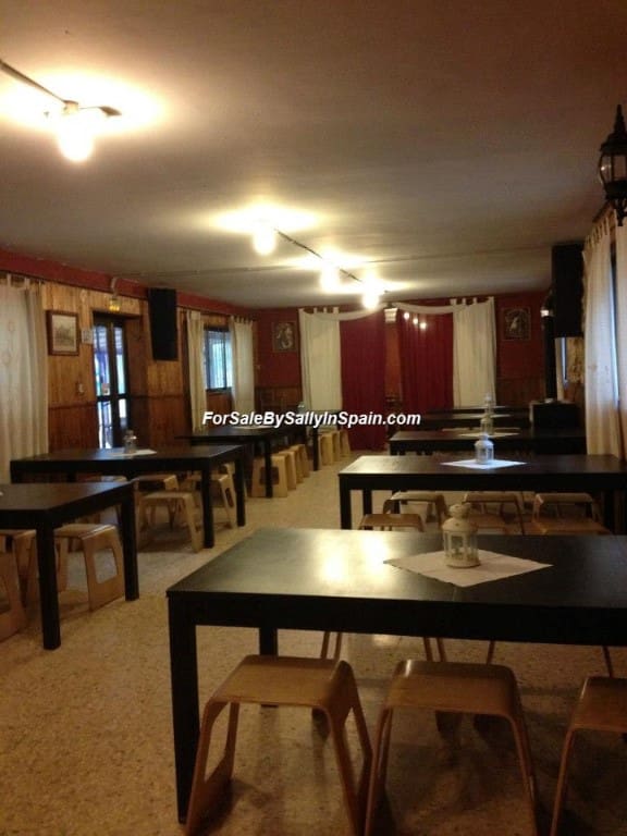 22 soveværelse Villa til salg i Orea - € 550.000 (Ref: 5884001)