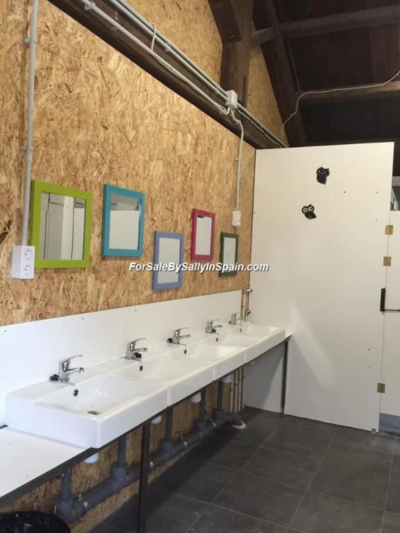 22 soveværelse Villa til salg i Orea - € 550.000 (Ref: 5884001)