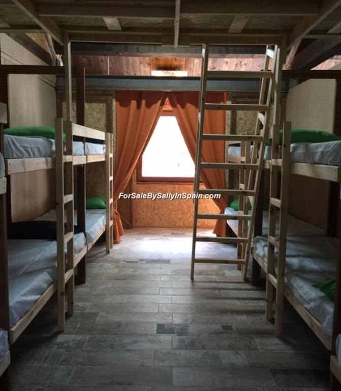 22 soveværelse Villa til salg i Orea - € 550.000 (Ref: 5884001)