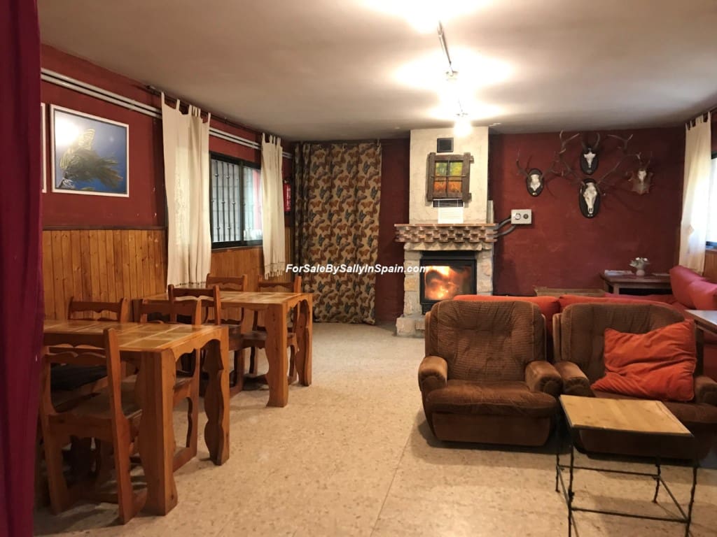 22 soveværelse Villa til salg i Orea - € 550.000 (Ref: 5884001)