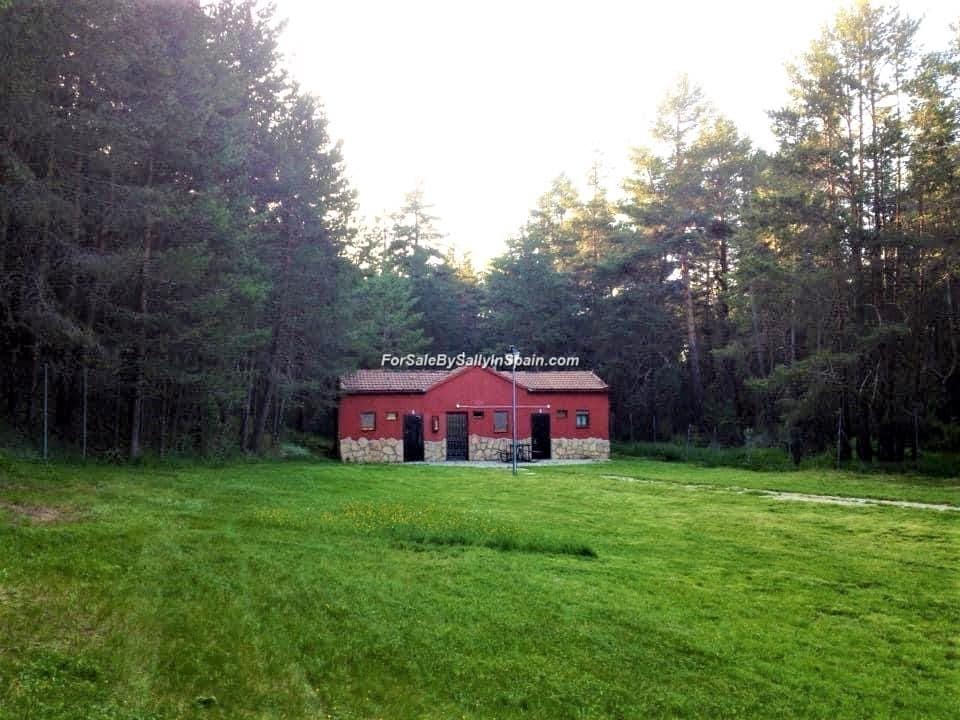 22 soveværelse Villa til salg i Orea - € 550.000 (Ref: 5884001)