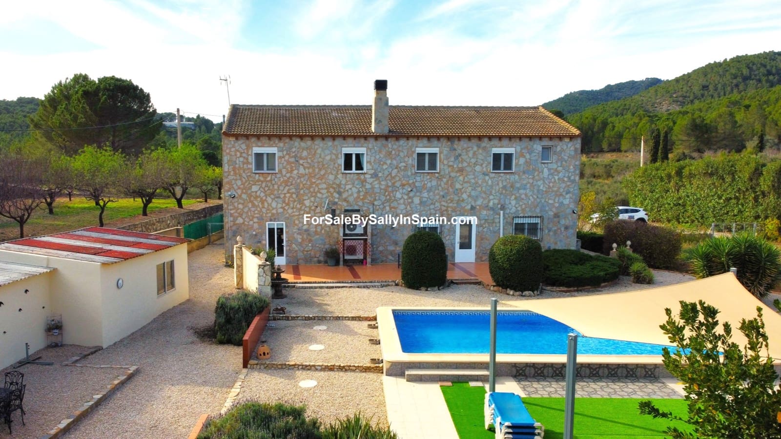 6 soveværelse Finca/Landehus til salg i L'Olleria med swimmingpool garage - € 485.000 (Ref: 7297361)