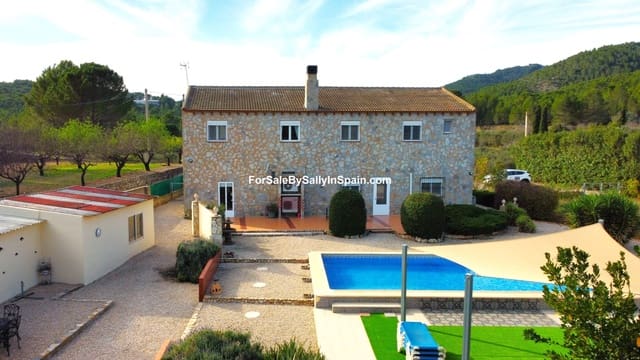 6 soveværelse Finca/Landehus til salg i L'Olleria med swimmingpool garage - € 485.000 (Ref: 7297361)