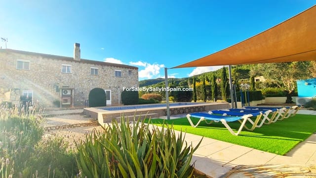 6 soveværelse Finca/Landehus til salg i L'Olleria med swimmingpool garage - € 485.000 (Ref: 7297361)