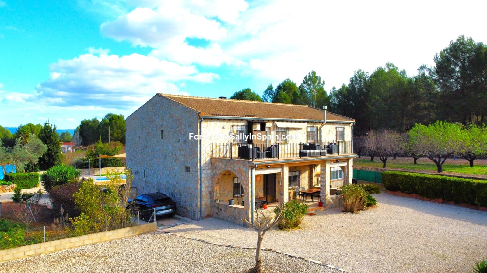6 soveværelse Finca/Landehus til salg i L'Olleria med swimmingpool garage - € 485.000 (Ref: 7297361)