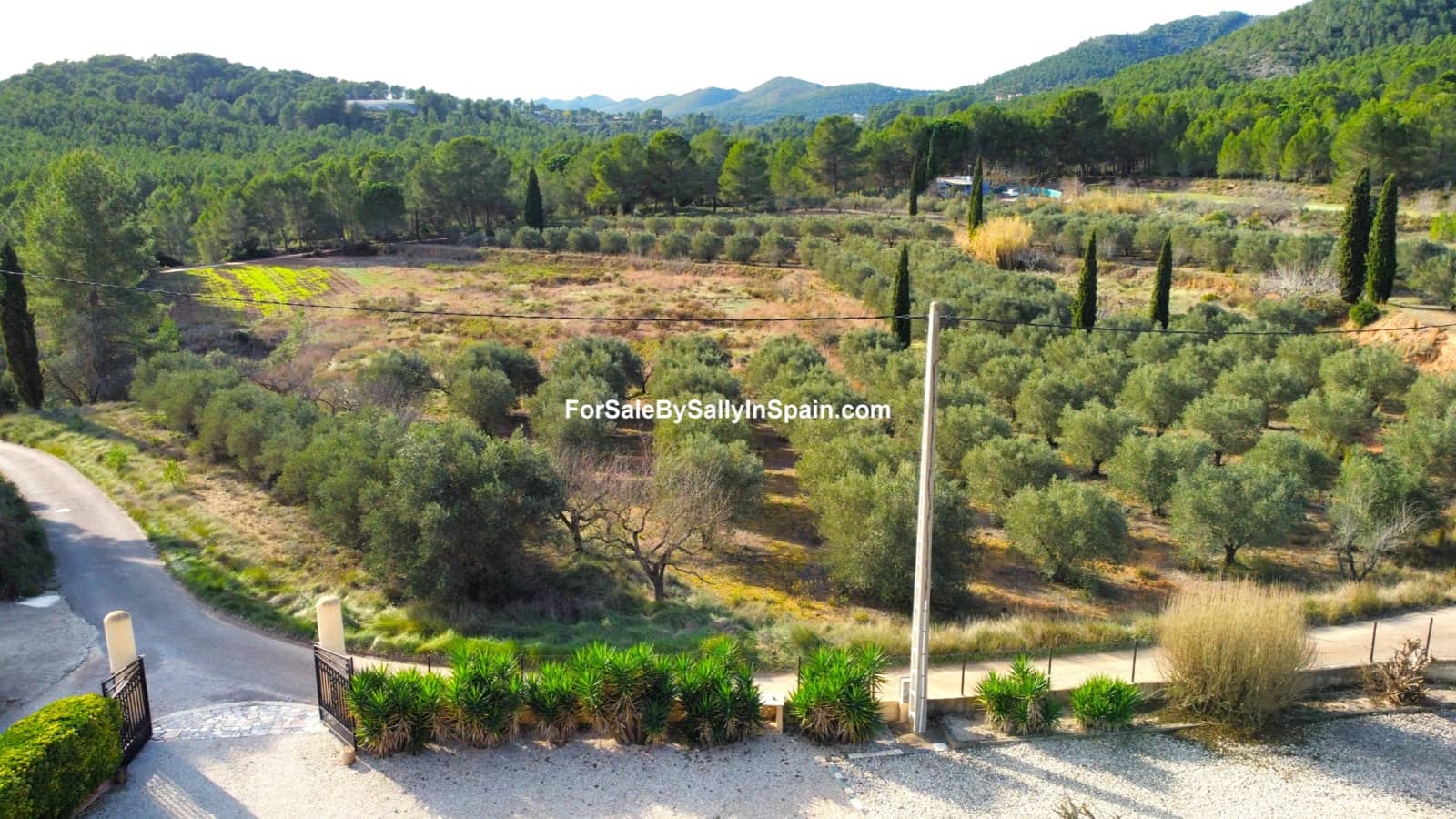 6 soveværelse Finca/Landehus til salg i L'Olleria med swimmingpool garage - € 485.000 (Ref: 7297361)