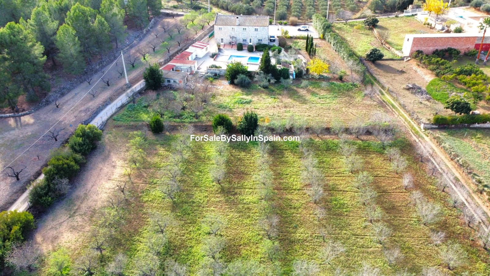 6 soveværelse Finca/Landehus til salg i L'Olleria med swimmingpool garage - € 485.000 (Ref: 7297361)