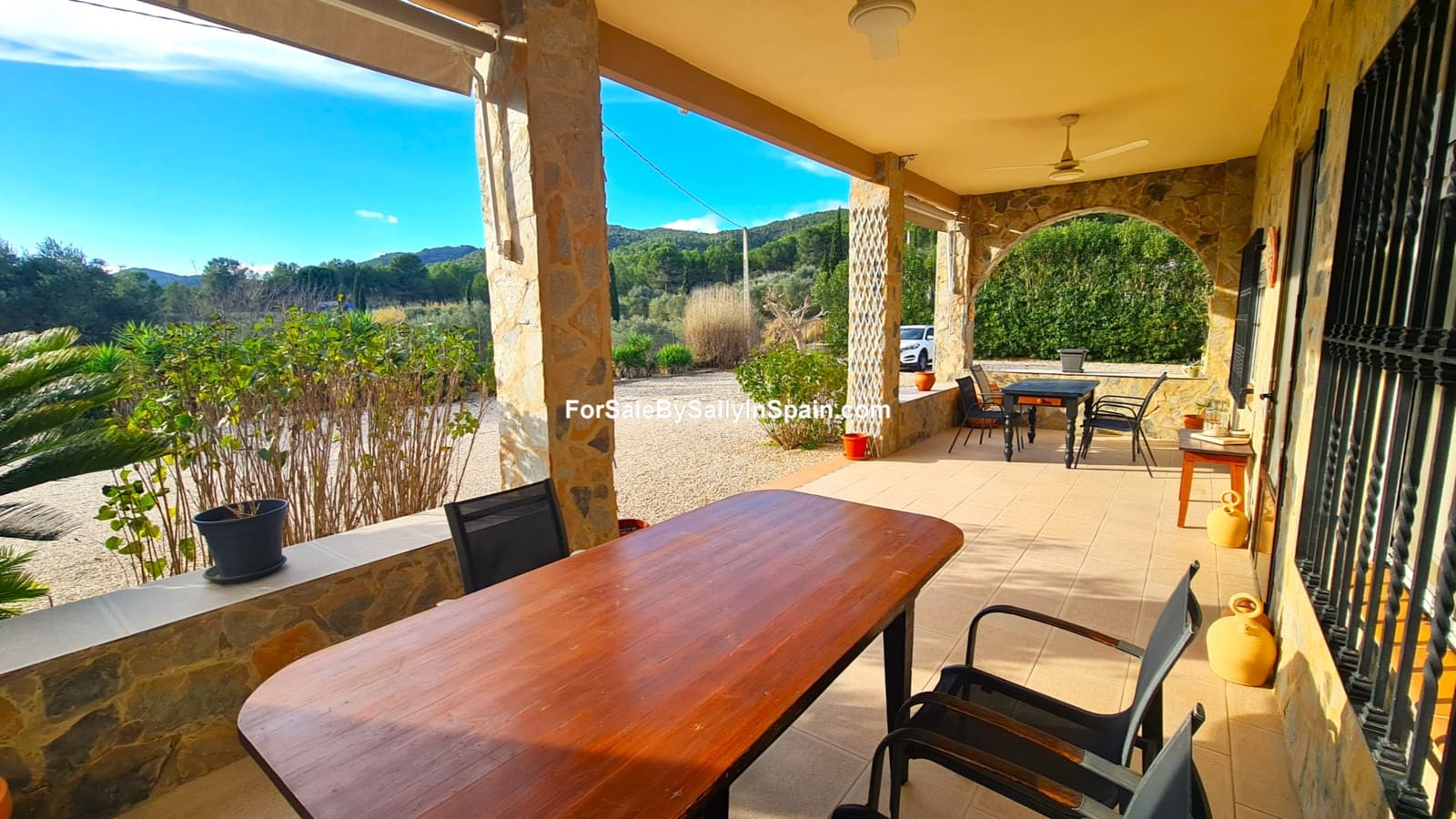 6 soveværelse Finca/Landehus til salg i L'Olleria med swimmingpool garage - € 485.000 (Ref: 7297361)