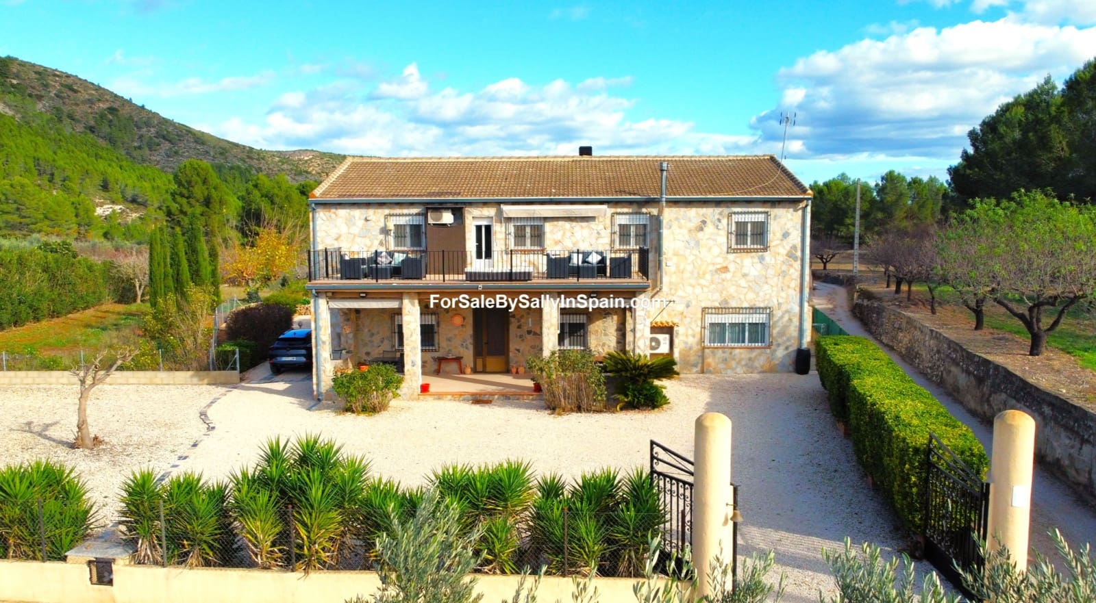 6 soveværelse Finca/Landehus til salg i L'Olleria med swimmingpool garage - € 485.000 (Ref: 7297361)