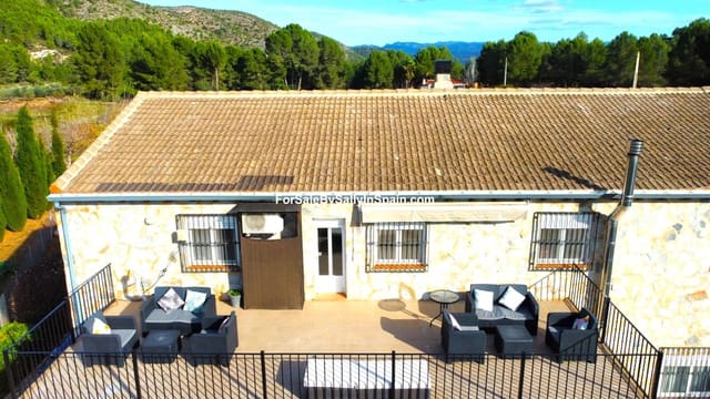 6 soveværelse Finca/Landehus til salg i L'Olleria med swimmingpool garage - € 485.000 (Ref: 7297361)