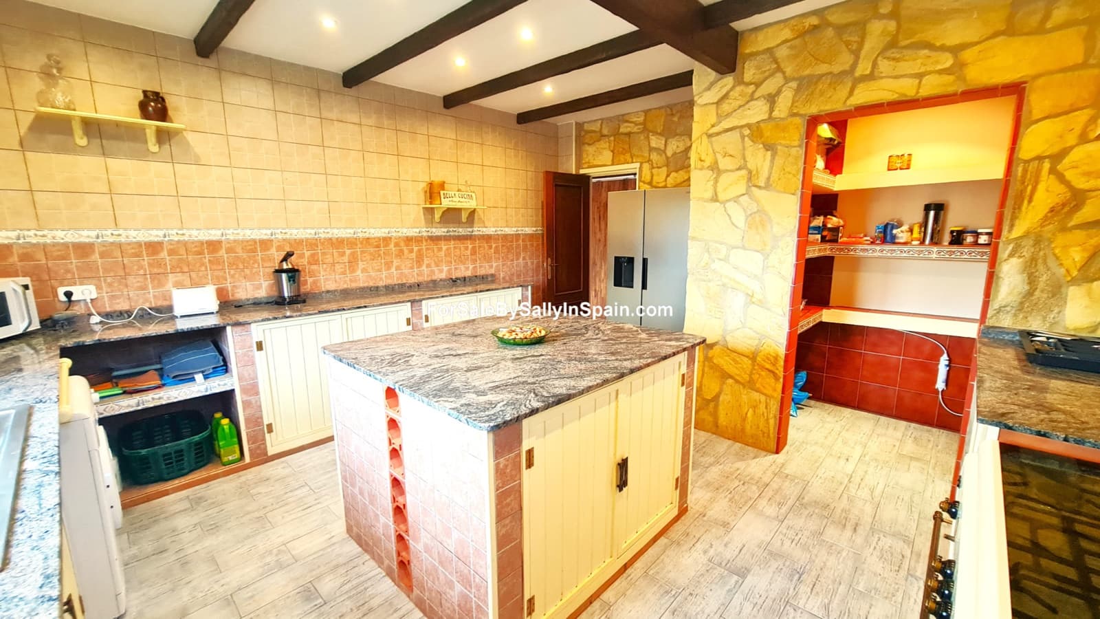 6 soveværelse Finca/Landehus til salg i L'Olleria med swimmingpool garage - € 485.000 (Ref: 7297361)