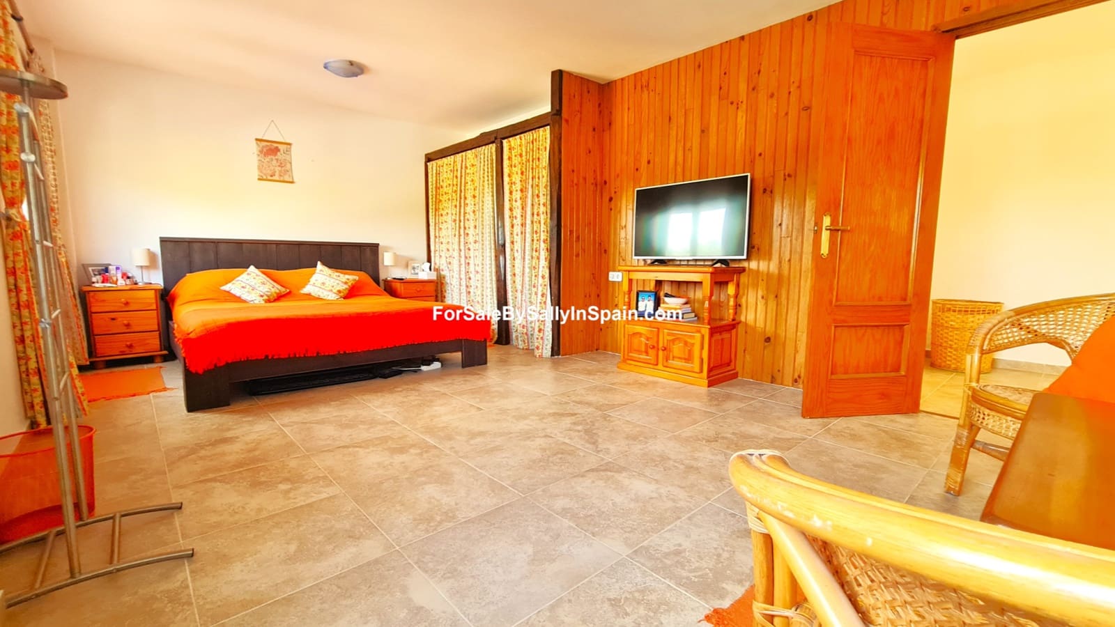 6 soveværelse Finca/Landehus til salg i L'Olleria med swimmingpool garage - € 485.000 (Ref: 7297361)