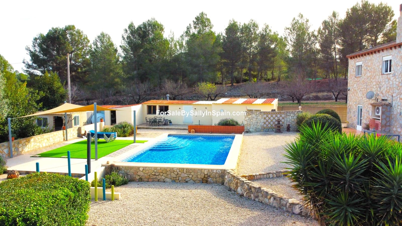 6 soveværelse Finca/Landehus til salg i L'Olleria med swimmingpool garage - € 485.000 (Ref: 7297361)