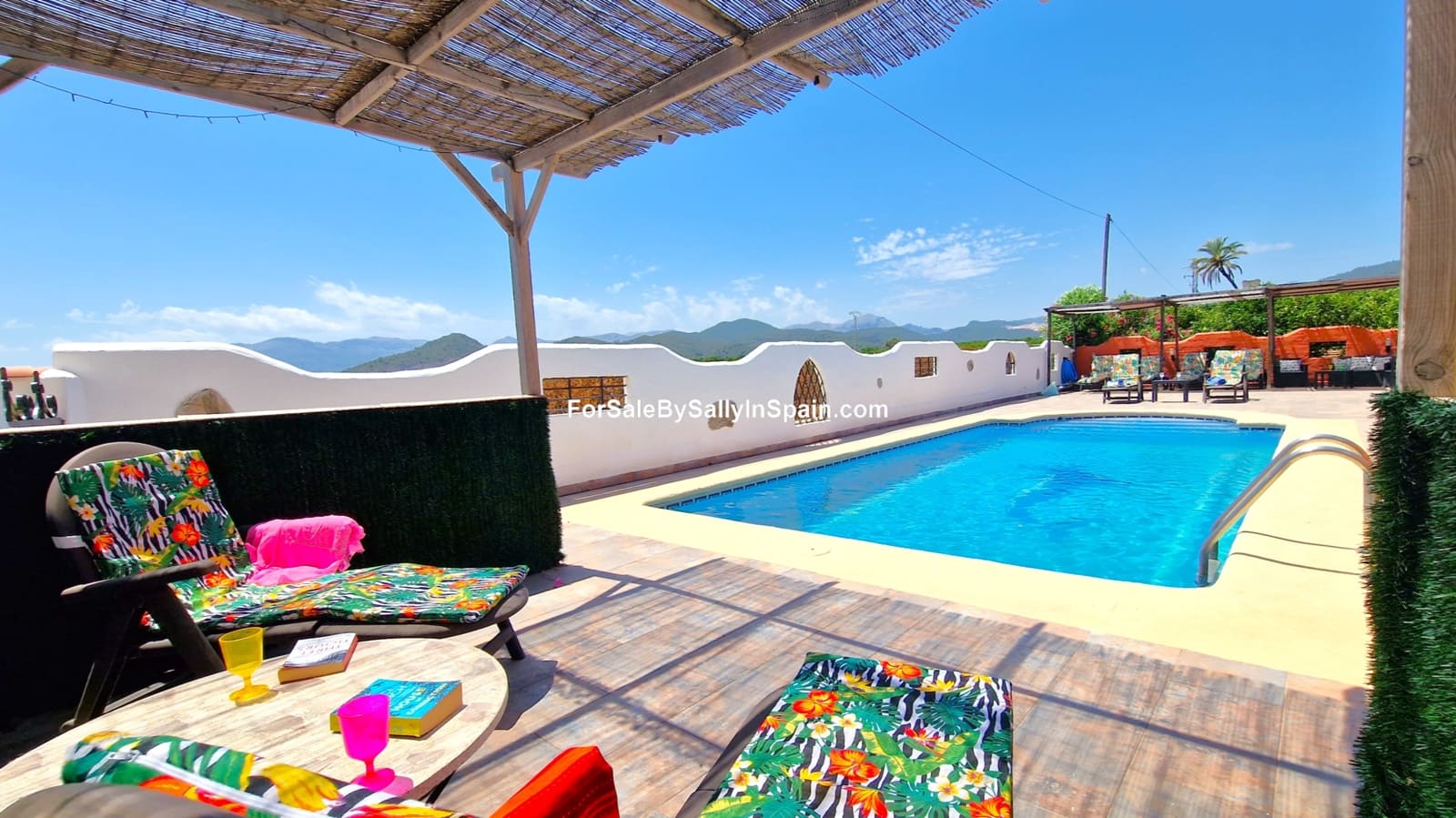 5 soveværelse Villa til salg i Oliva med swimmingpool garage - € 549.000 (Ref: 7720615)