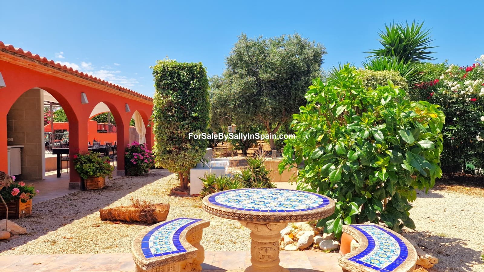 5 soveværelse Villa til salg i Oliva med swimmingpool garage - € 549.000 (Ref: 7720615)