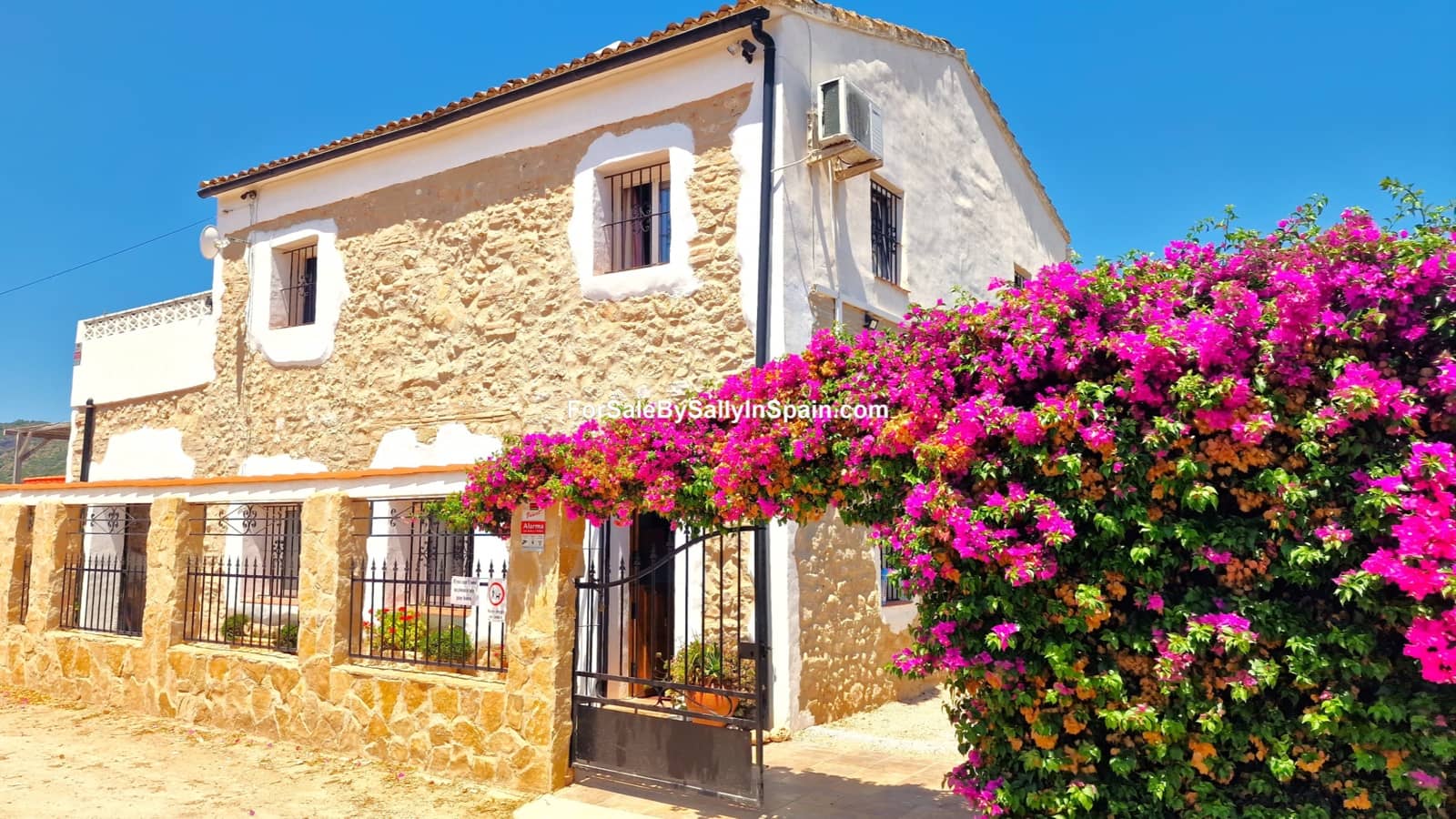 5 soveværelse Villa til salg i Oliva med swimmingpool garage - € 549.000 (Ref: 7720615)