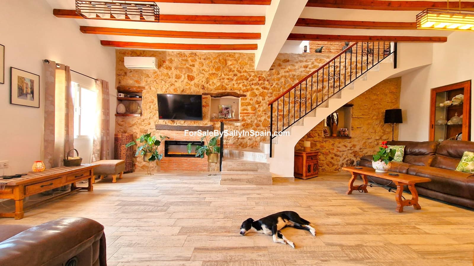 5 soveværelse Villa til salg i Oliva med swimmingpool garage - € 549.000 (Ref: 7720615)