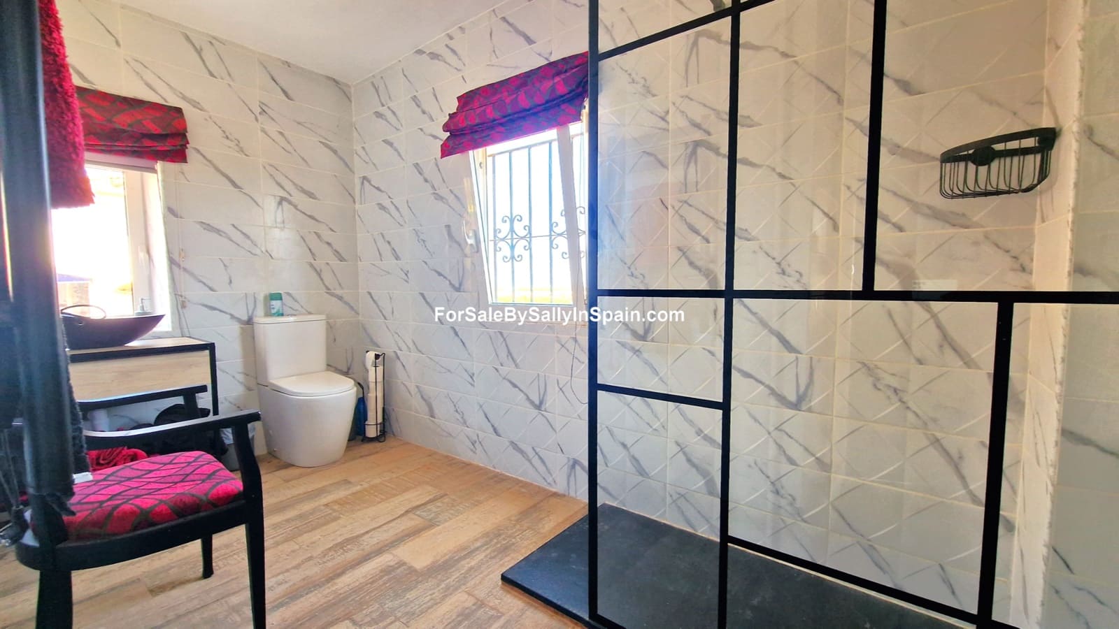 5 soveværelse Villa til salg i Oliva med swimmingpool garage - € 549.000 (Ref: 7720615)