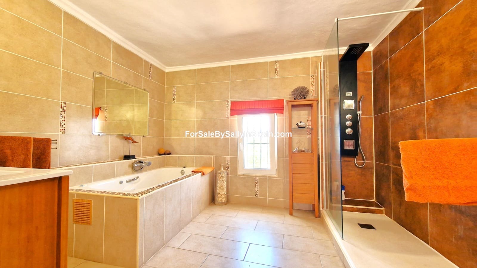 5 soveværelse Villa til salg i Oliva med swimmingpool garage - € 549.000 (Ref: 7720615)