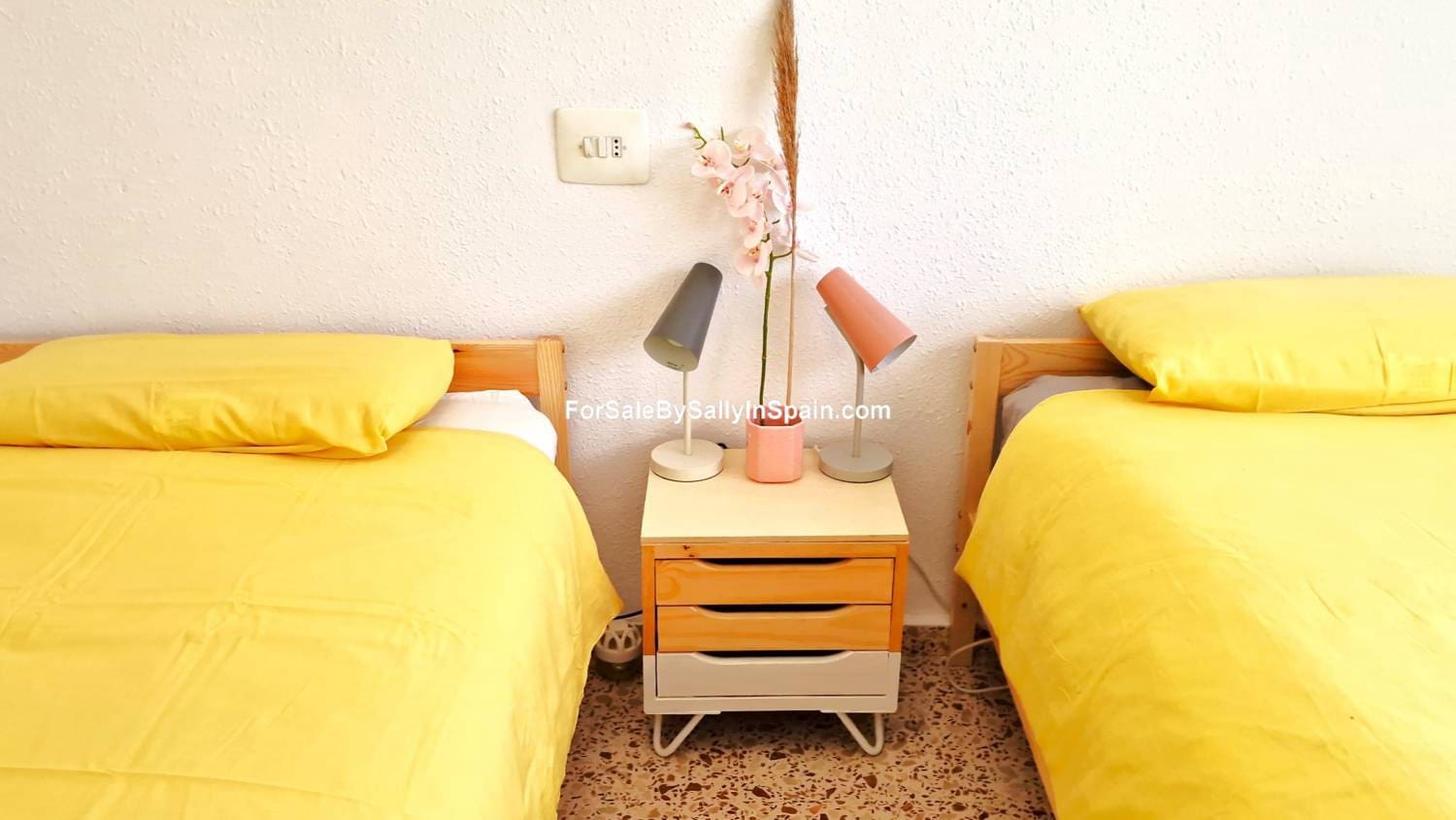 3 bedroom Penthouse for sale in Daimús with pool € 144,000 (Ref 7991337)