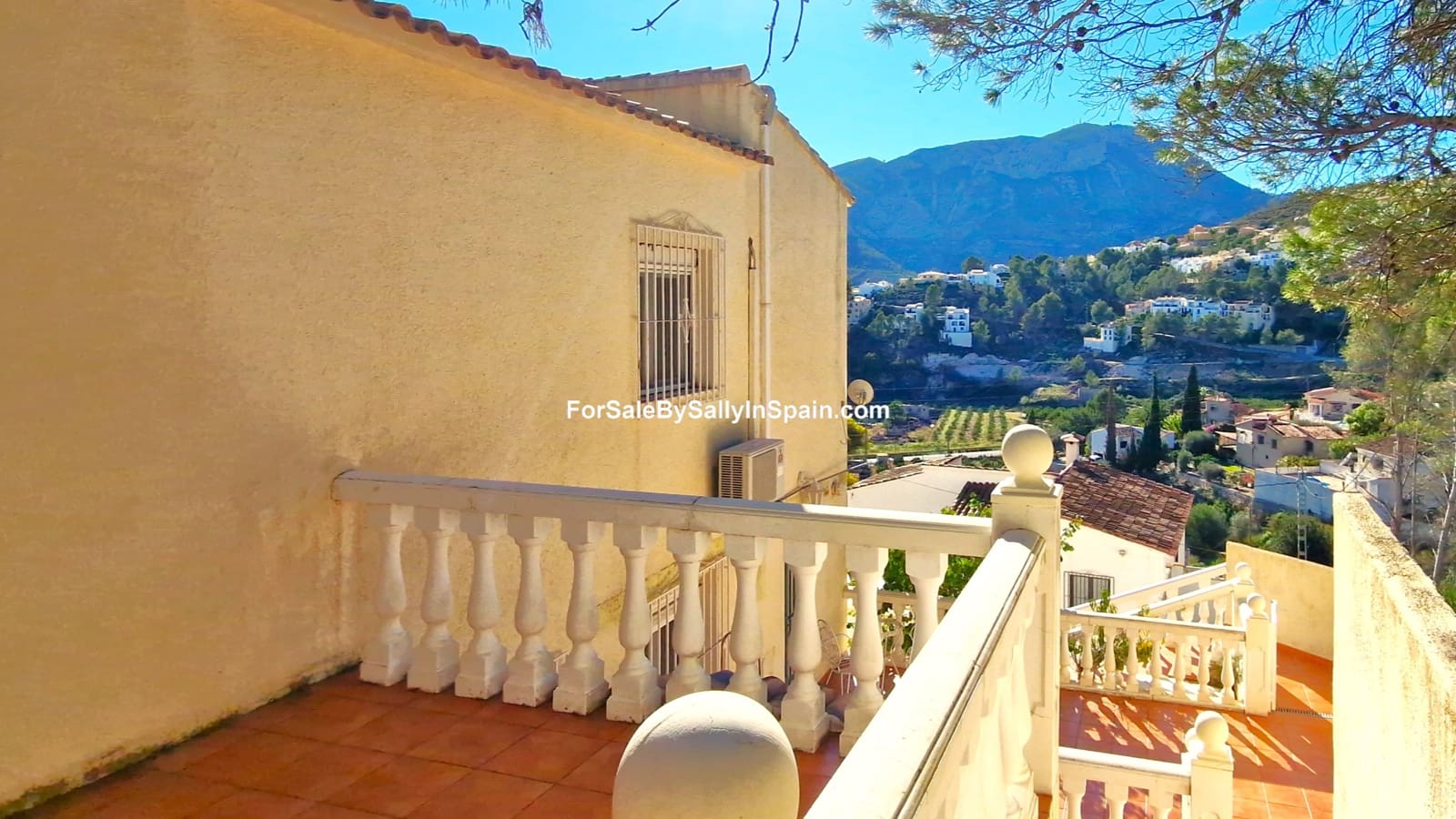 4 slaapkamer Villa te koop in Adsubia met garage - € 269.000 (Ref: 8688661)