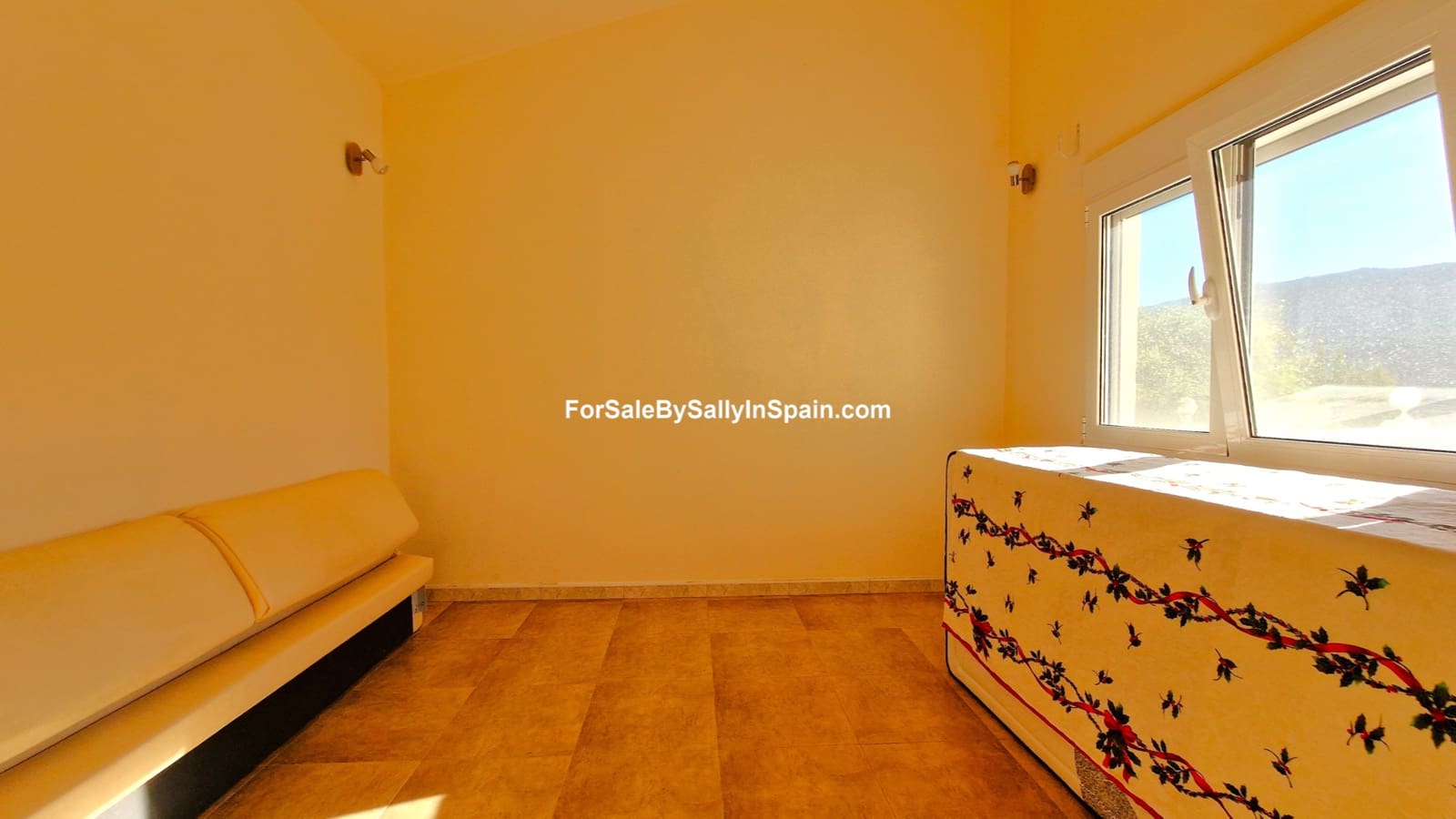 4 slaapkamer Villa te koop in Adsubia met garage - € 269.000 (Ref: 8688661)