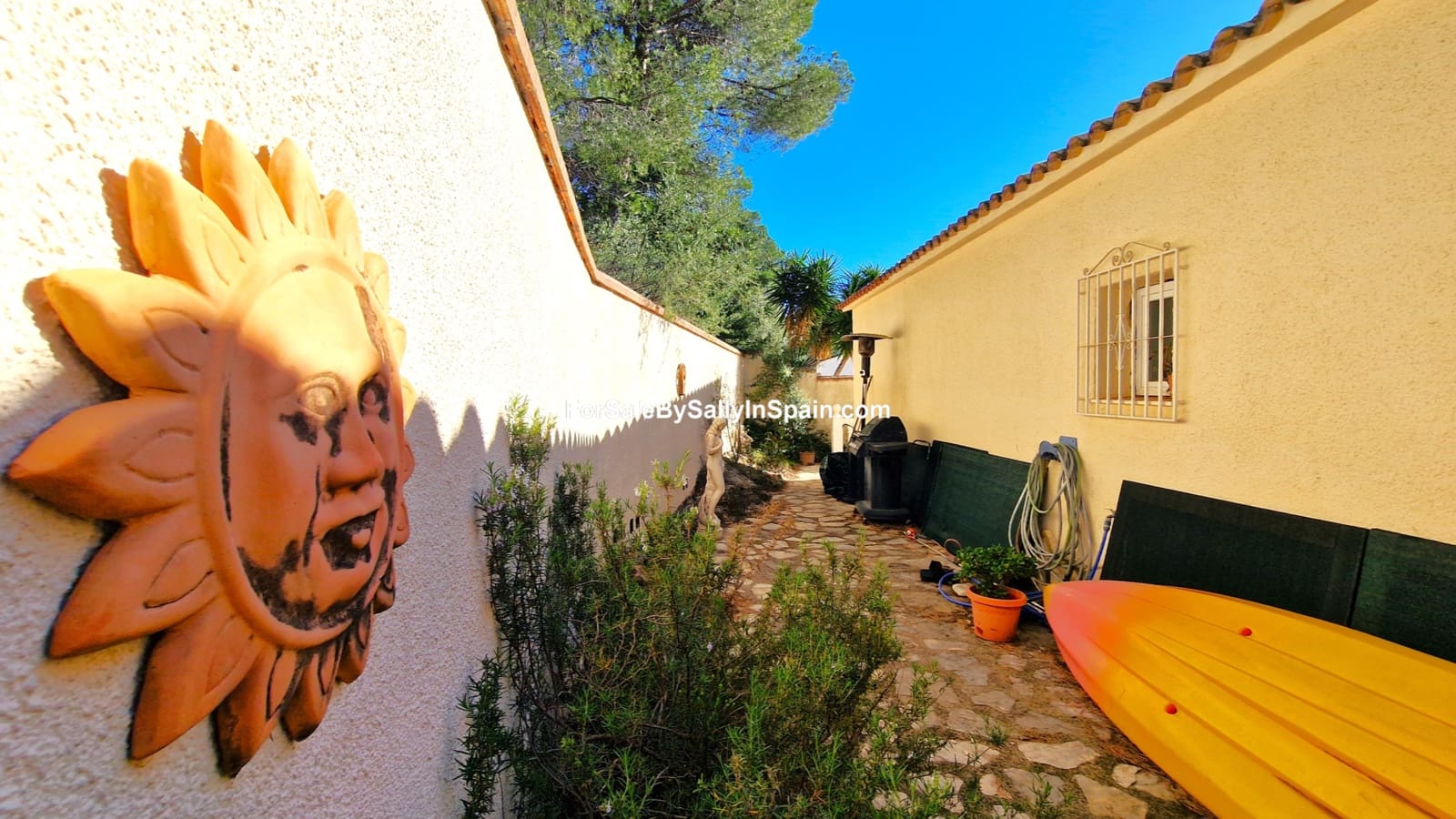 4 slaapkamer Villa te koop in Adsubia met garage - € 269.000 (Ref: 8688661)