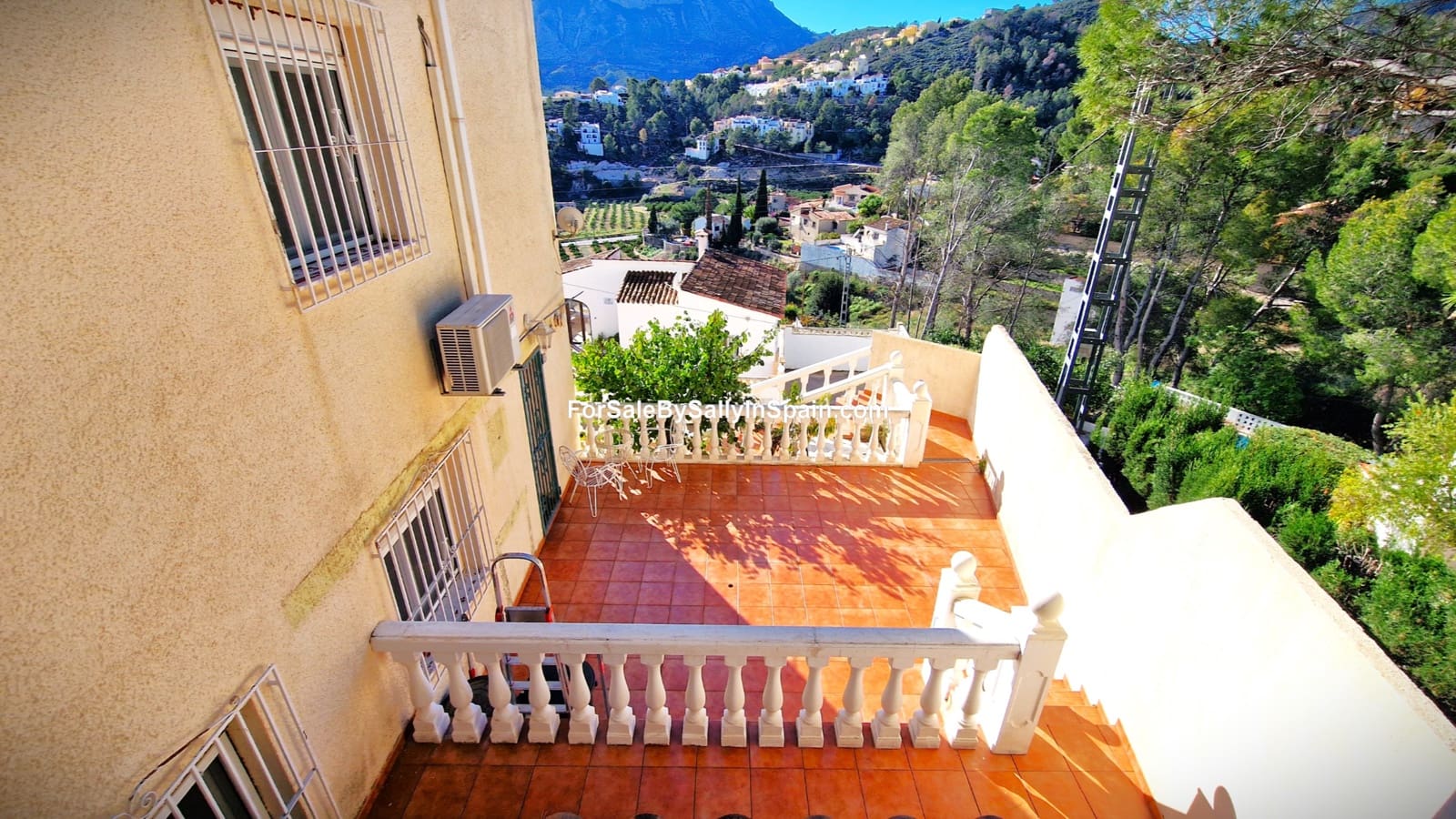 4 slaapkamer Villa te koop in Adsubia met garage - € 269.000 (Ref: 8688661)