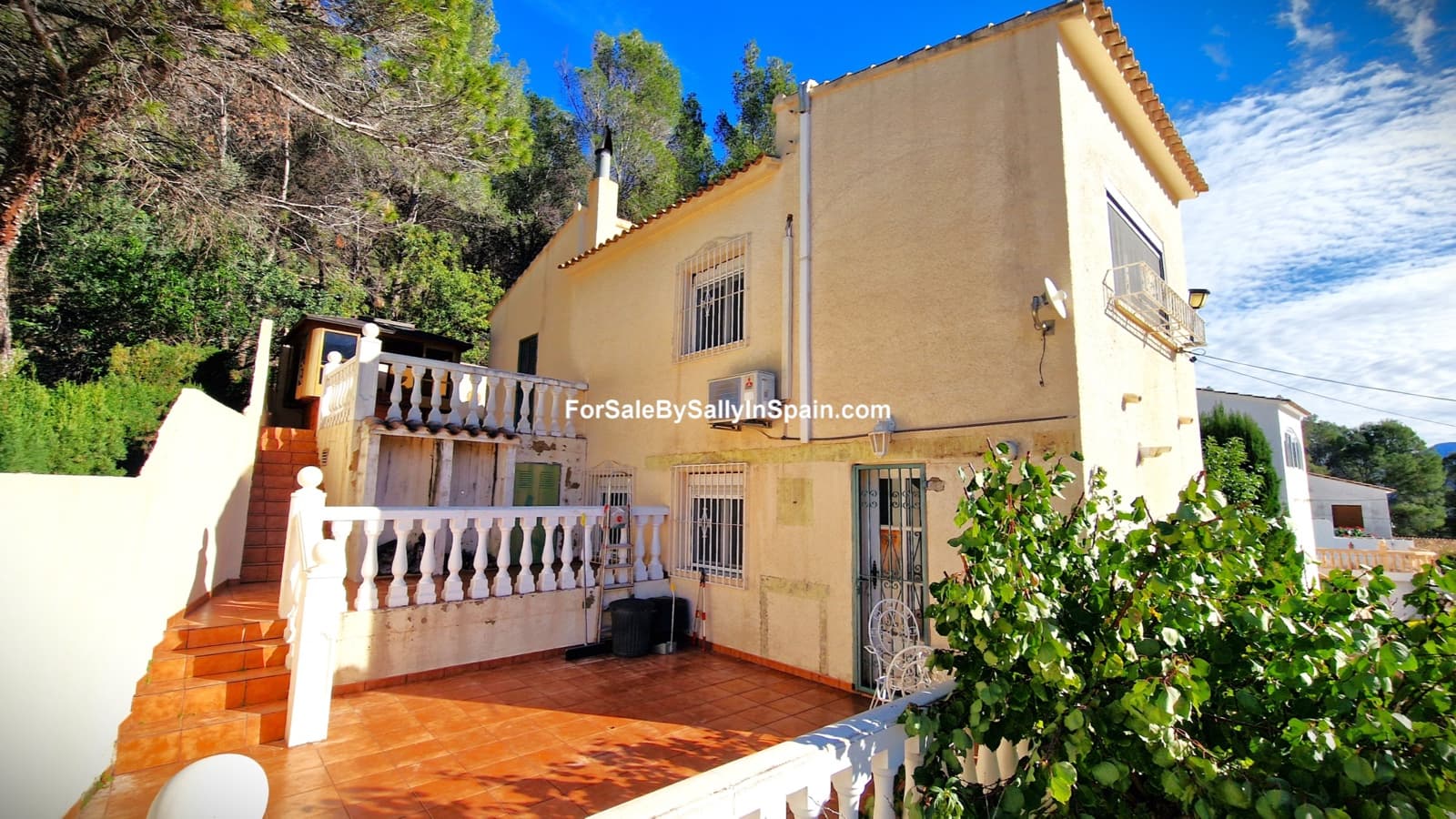 4 slaapkamer Villa te koop in Adsubia met garage - € 269.000 (Ref: 8688661)