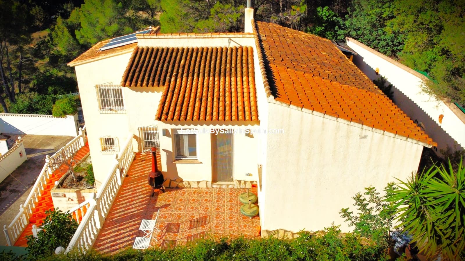 4 slaapkamer Villa te koop in Adsubia met garage - € 269.000 (Ref: 8688661)