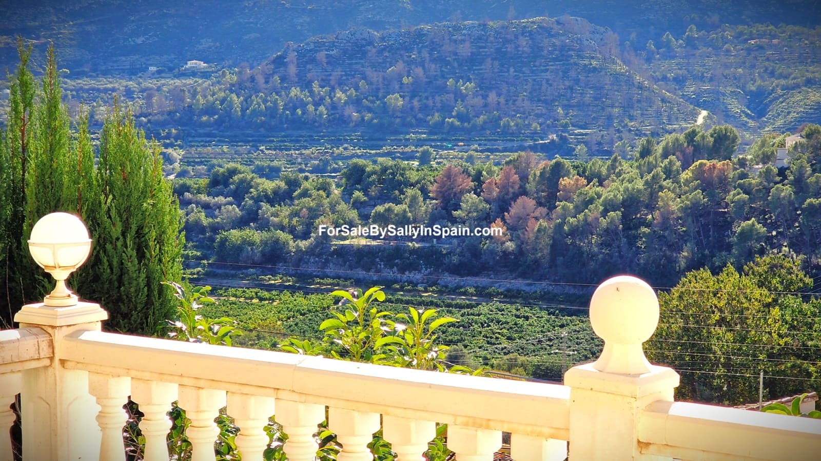 4 slaapkamer Villa te koop in Adsubia met garage - € 269.000 (Ref: 8688661)