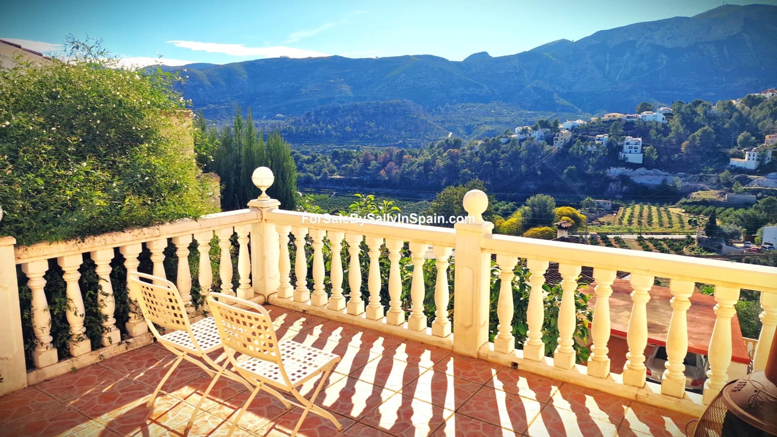 4 slaapkamer Villa te koop in Adsubia met garage - € 269.000 (Ref: 8688661)